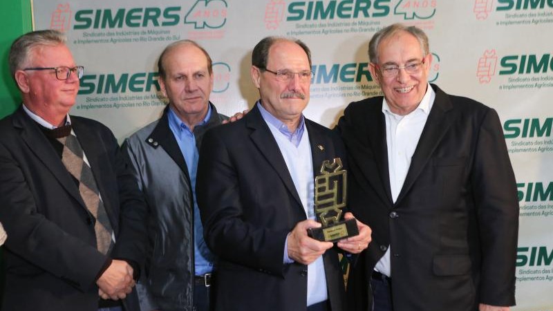 Governador foi agraciado com o prêmio destaque político no Troféu Simers Expointer