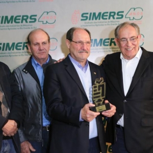 Governador foi agraciado com o prêmio destaque político no Troféu Simers Expointer