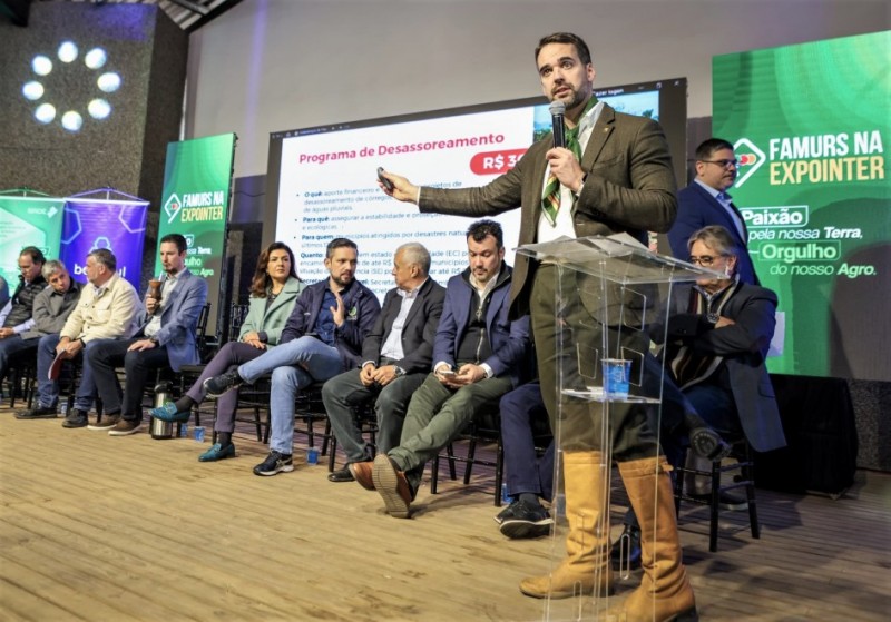 A foto mostra o governador durante fala na Expointer